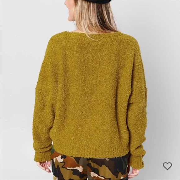 Free People Finders Keepers V-Neck Boucle Sweater in Athena Moss Green XS NWT - Picture 3 of 9